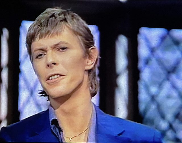 David Bowie on “Bing Crosby’s Merrie Olde Christmas” TV special (1977).