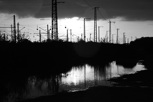 Sonnenuntergang an der Bahnstrecke (1) / Sunset at the railway line (1) by Lichtabfall, buchholz buchholzidn landschaft landscape licht light schwarzweiss mono monochrome einfarbig sonne s