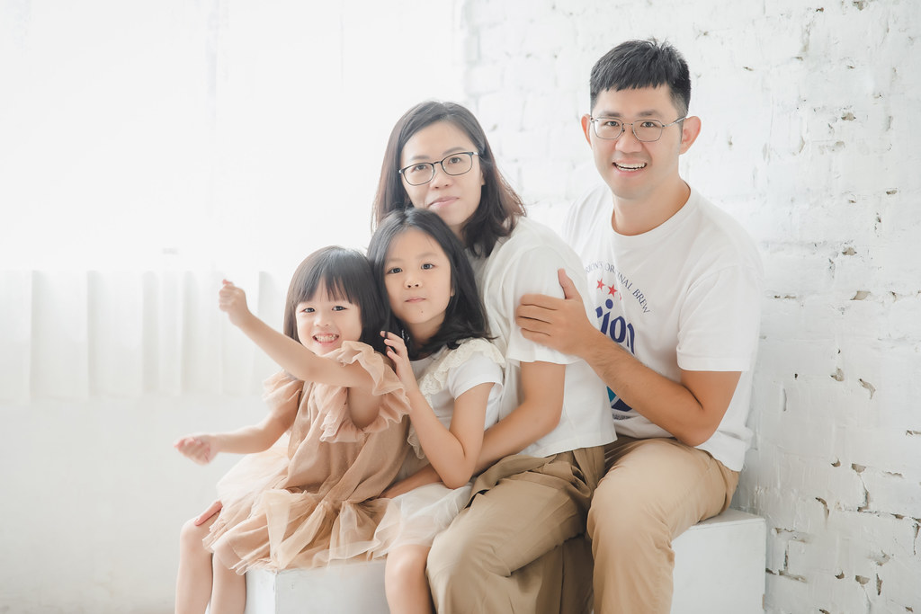 [親子寫真] 王小姐  全家福拍攝@迪司陽光攝影棚-最專業的團隊完成全家福照，拍出有溫度的照片! #