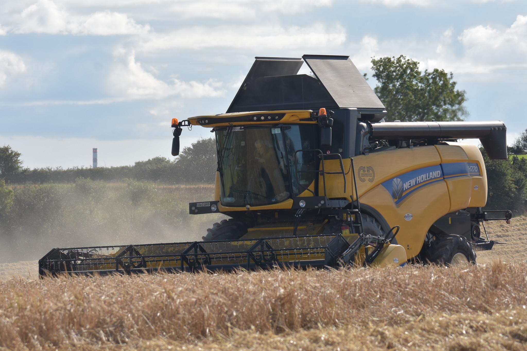 New Holland CH7.70 Combine Harvester cutting Spring Barley