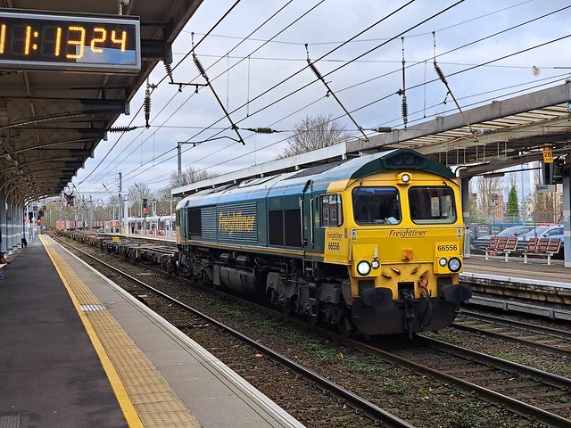 66 556 is passing through Ipswich Station.