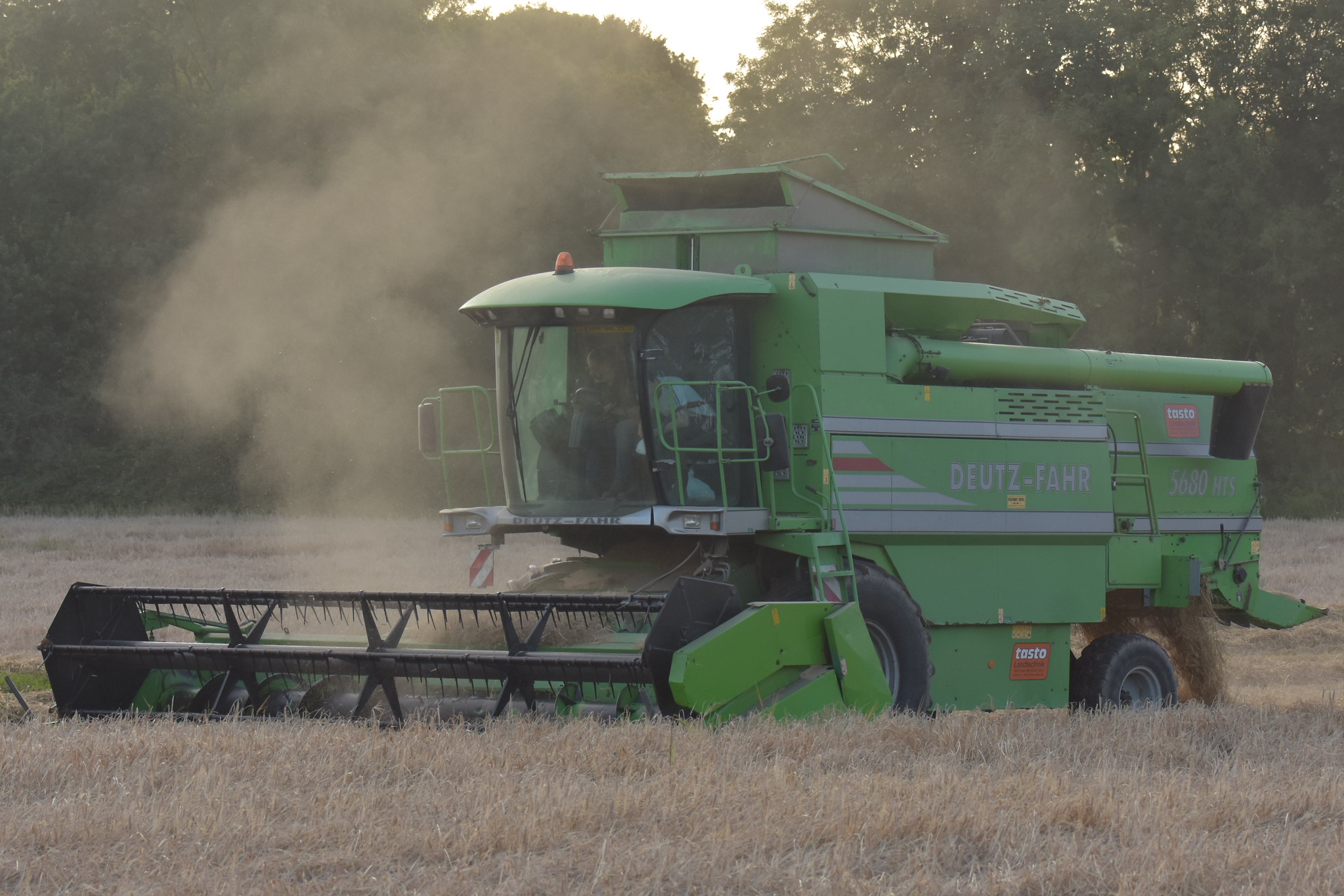 Deutz Fahr 5680 HTS Combine Harvester cutting Spring Barley