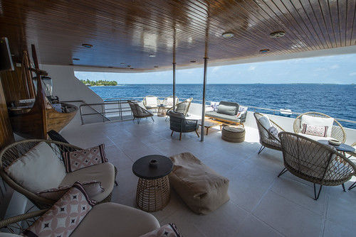 Bar upper deck