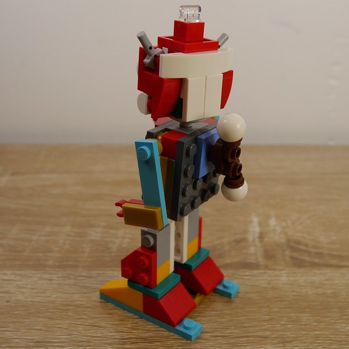 Robot MOC, Rear (LEGO Advent 2023 Day 11)