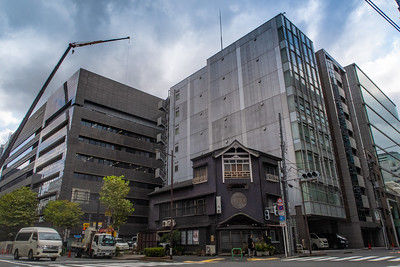 Nihon_Arekore_03056_Jimbocho_old_building_on_corner_100_cl