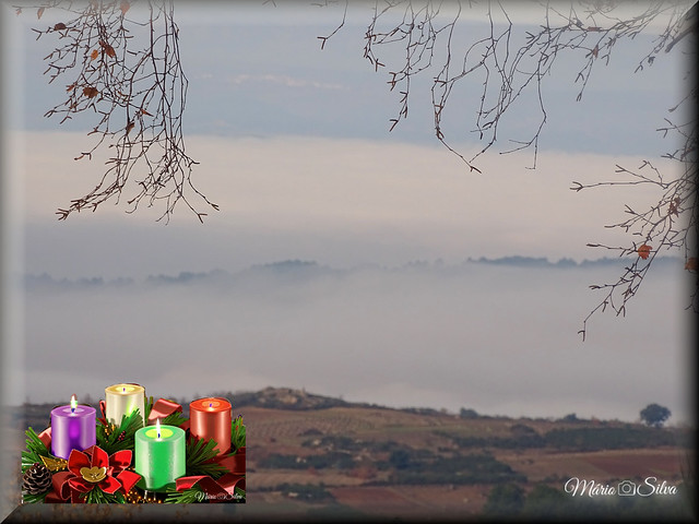 A névoa invade o vale e cria um ambiente etéreo sobre a aldeia transmontana - Portugal