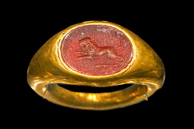 Gold Ring with Gravure of Lion