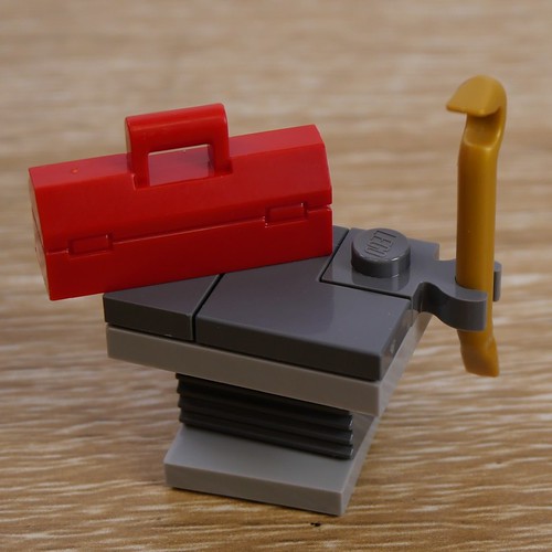 Workbench (LEGO Marvel Advent 2023 Day 12)