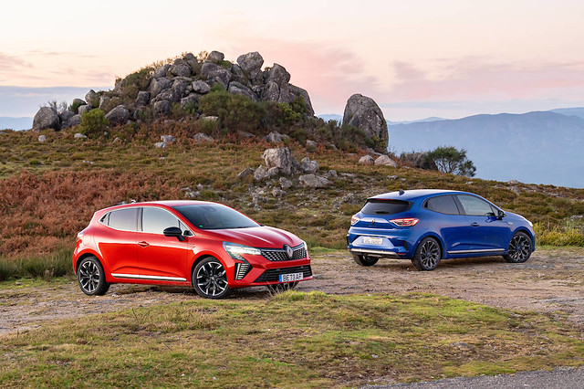 Percorremos a história de sucesso do Renault Clio a bordo das 5 gerações