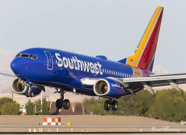 Southwest Airlines 737-700 N7881A