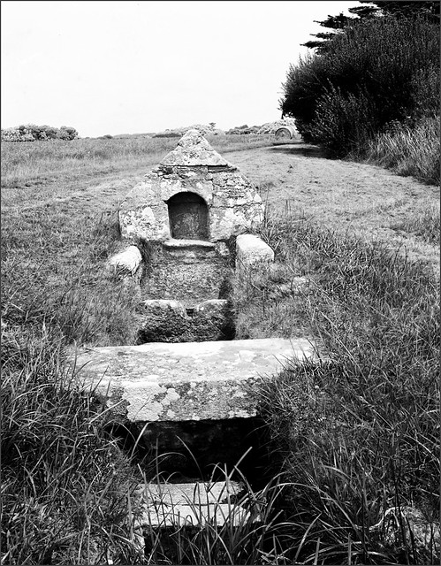 vieille fontaine sacrée de Saint Vio
