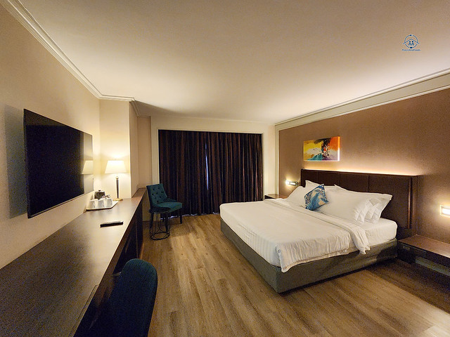 grand china hotel bangkok junior suite club master room size