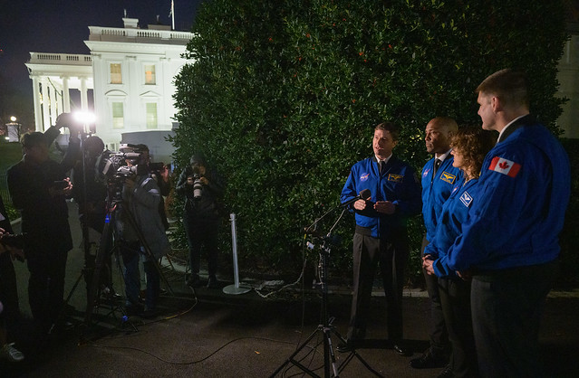 NASA’s Artemis II Crew Meet with President, VP at White House (NHQ202312140003)