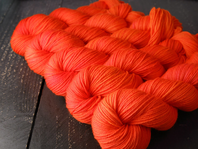 Dynamite DK – British wool superwash hand dyed yarn 100g – ‘Tangerine’