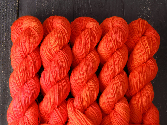 Dynamite DK – British wool superwash hand dyed yarn 100g – ‘Tangerine’