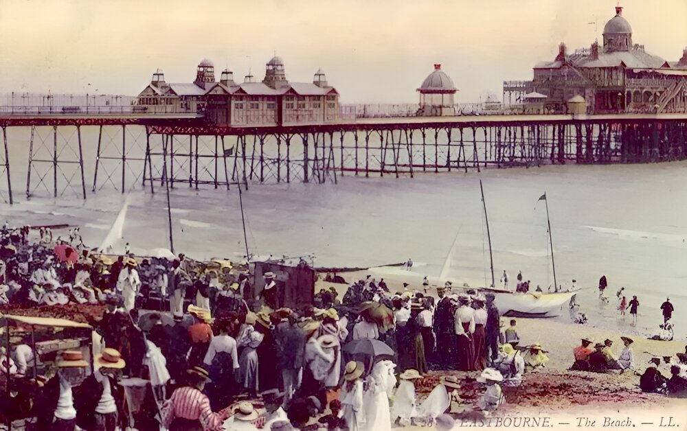 Eastbourne Pier postcard. Credit Ian Boyle, Simplon Postcards