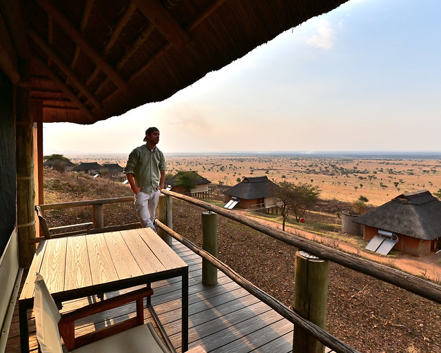 La terraza de nuestra habitación en el hotel de lujo en el safari por Serengueti