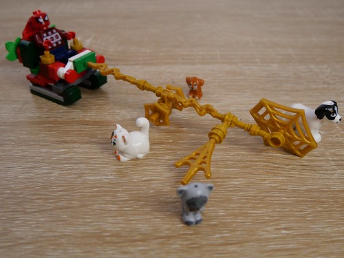 Spider-Man Dog & Cat Sled MOC (LEGO Advent 2023 Day 16)