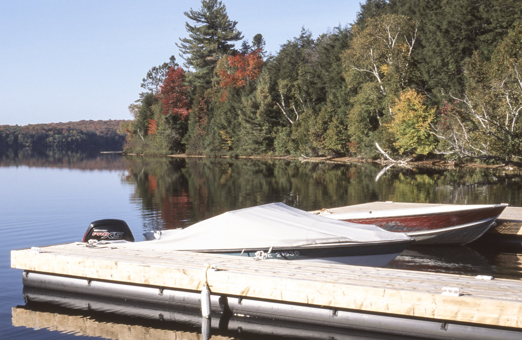 Bella Lake Speedboat Pair Oct 2023