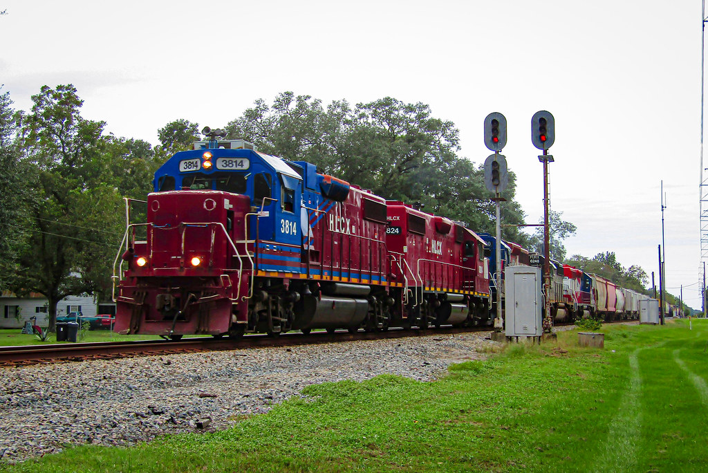 HLCX 3814 leads TA-East by the side by side SAL signals in… | Flickr