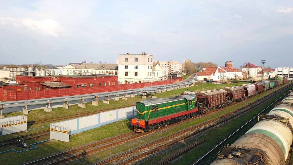 Маневровый тепловоз ЧМЭ3Т-7085 на станции Полоцк (Беларусь).