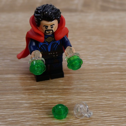 Doctor Strange with Cape (LEGO Marvel Advent 2023 Day 18)