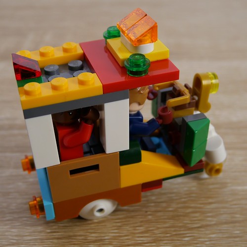 Tuk-Tuk MOC, Passenger (LEGO Advent 2023 Day 18)