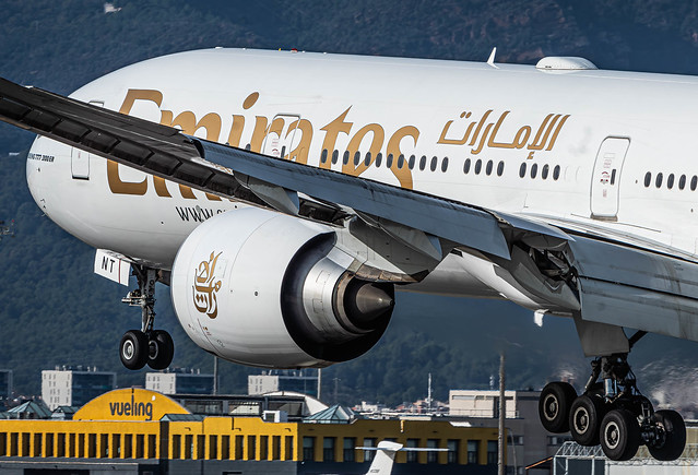 BCN/LEBL: Emirates / Boeing 777-31H(ER) - MSN 41366 / A6-ENT