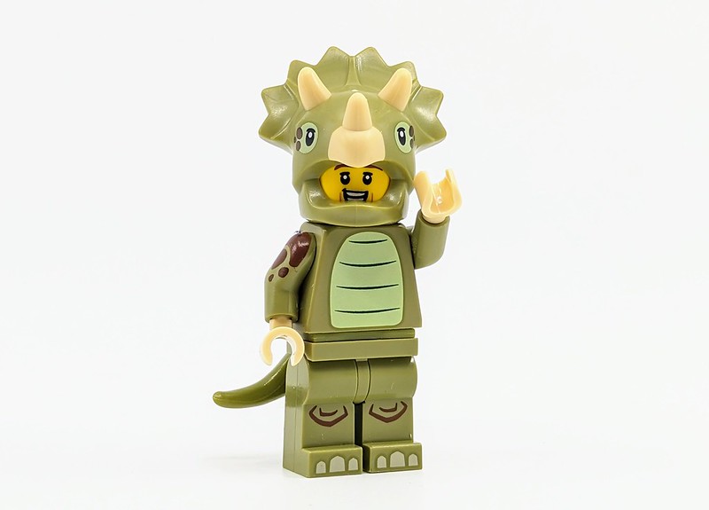 71045 LEGO Minifigures Series 25 Review90951658~2