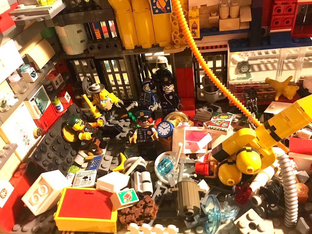 LEGO Classic Space: corrupt police visits The Fish-Emperors shop after an anti-tri-phone riot searching for the shopkeepers hybrid Triphone-human helper ( Sci-fi AFOL hobby Toy Photography MOC with Minifigures)
