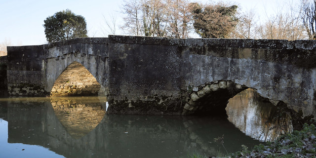 Pont du XIIIe siècle - Pavie (Gers - France)