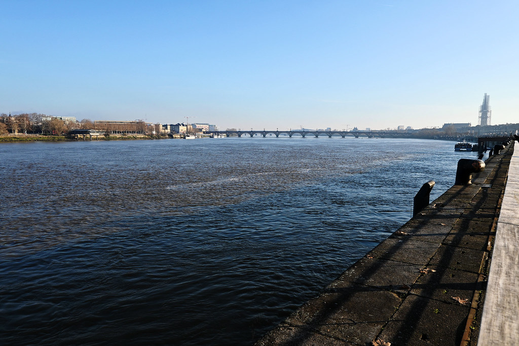 Les quais de Garonne à Bordeaux, France