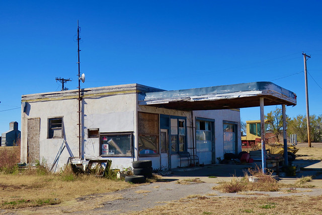 Former Gas Station, McLean, TX