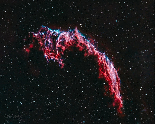 Eastern Veil Nebula, Colors for the Holidays
