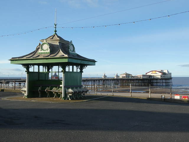 Blackpool - North Pier & Shelter 231121 2