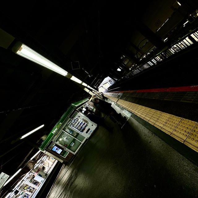 上野駅 UenoStation 駅 Station 蛍光灯 fluorescentLight
