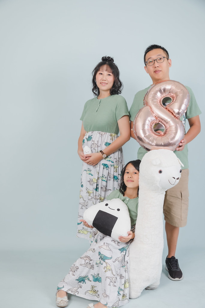 [親子寫真] 吳孟儒 全家福拍攝@迪司陽光攝影棚-最專業的團隊完成全家福照，拍出有溫度的照片! #孕婦寫真