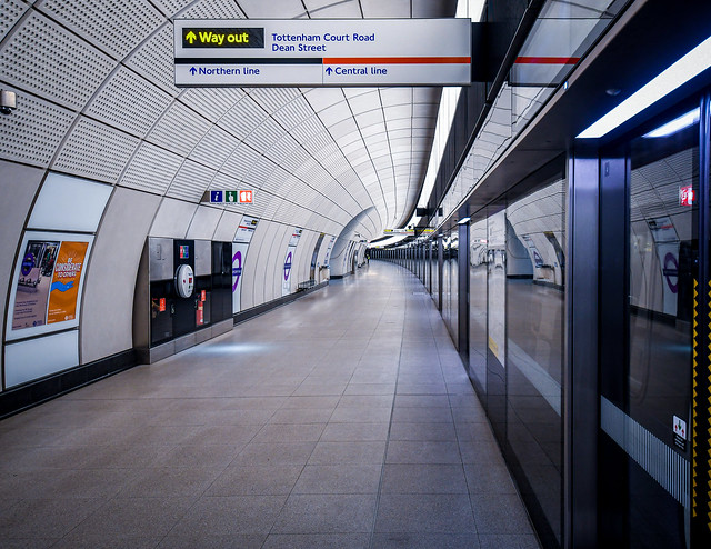 Tottenham Court Road station (Elizabeth Line), London トッテナム・コート・ロード駅（エリザベス線）、ロンドン