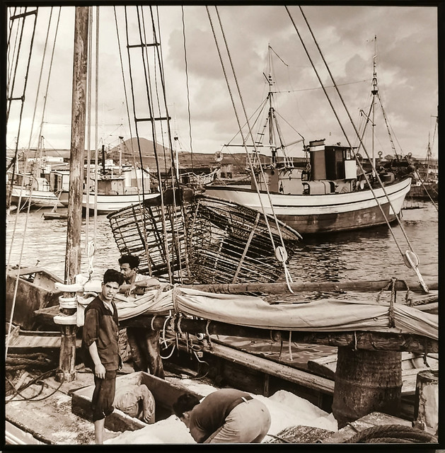 foto antigua pescadores en Puerto Naos Arrecife Lanzarote Canarias 1953 de Luis Diego Cuscoy exposición 2023 Las puertas de la Macaronesia Museo Casa Colón Las Palmas de Gran Canaria