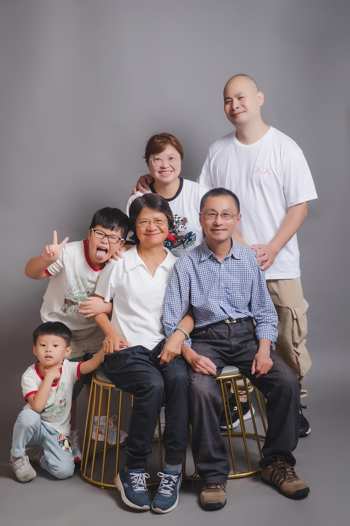 [親子寫真] 李瓊薇 全家福拍攝@迪司陽光攝影棚-最專業的團隊完成全家福照，拍出有溫度的照片! #全家福照
