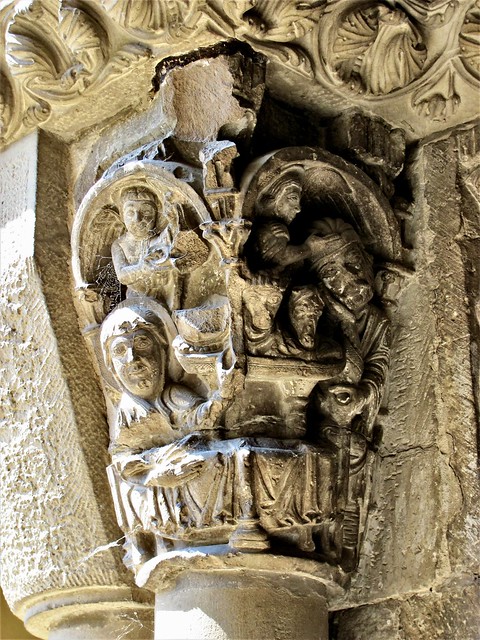 Capitel románico con la Natividad del claustro de la Catedral de Tudela. Navarra