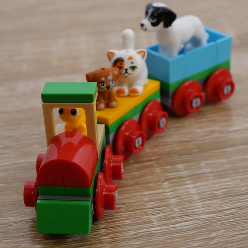Train with Animals (LEGO Friends Advent 2023 Days 21-23)
