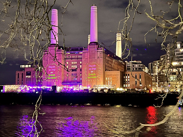 Lighting Up at the iconic Battersea Power Station (in explore ;-))))