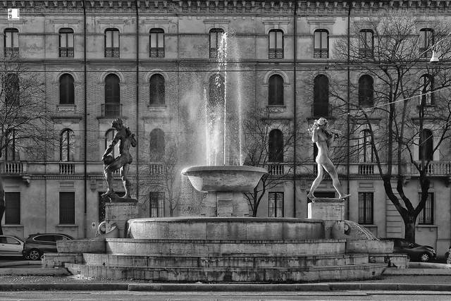 #a0522 Modena, fontana del graziosi dei due fiumi - bn
