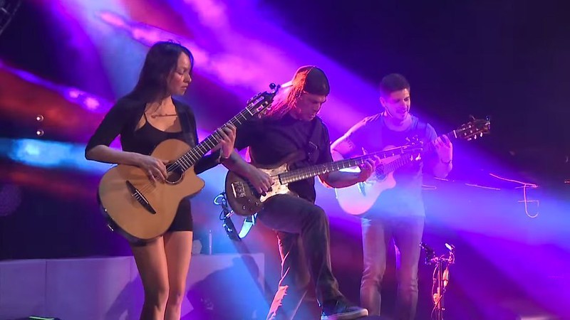Відео виступу Роберта Трухільйо з гуртом «Rodrigo y Gabriela»