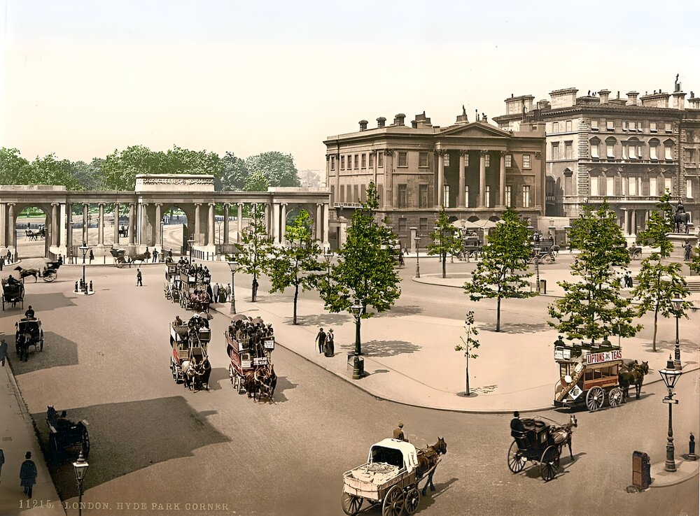 Hyde Park Corner, London, 1895.