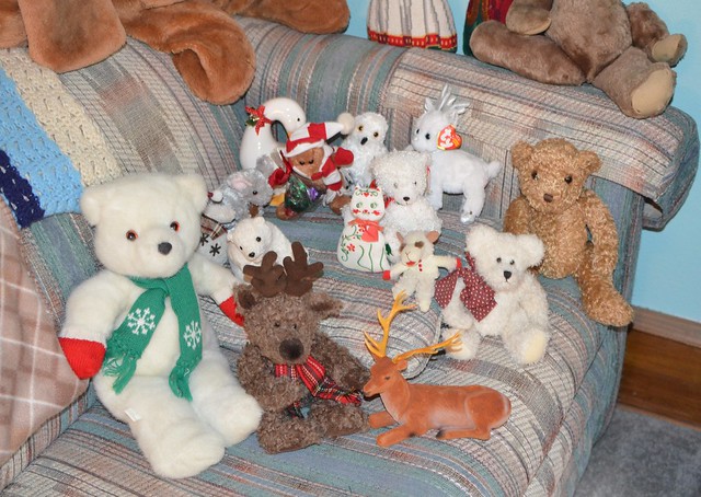 And All The Critters Gathered 'Round To Wish You All A MERRY CHRISTMAS!