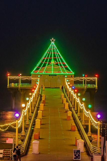 Manhattan Beach Pier on Christmas Morning