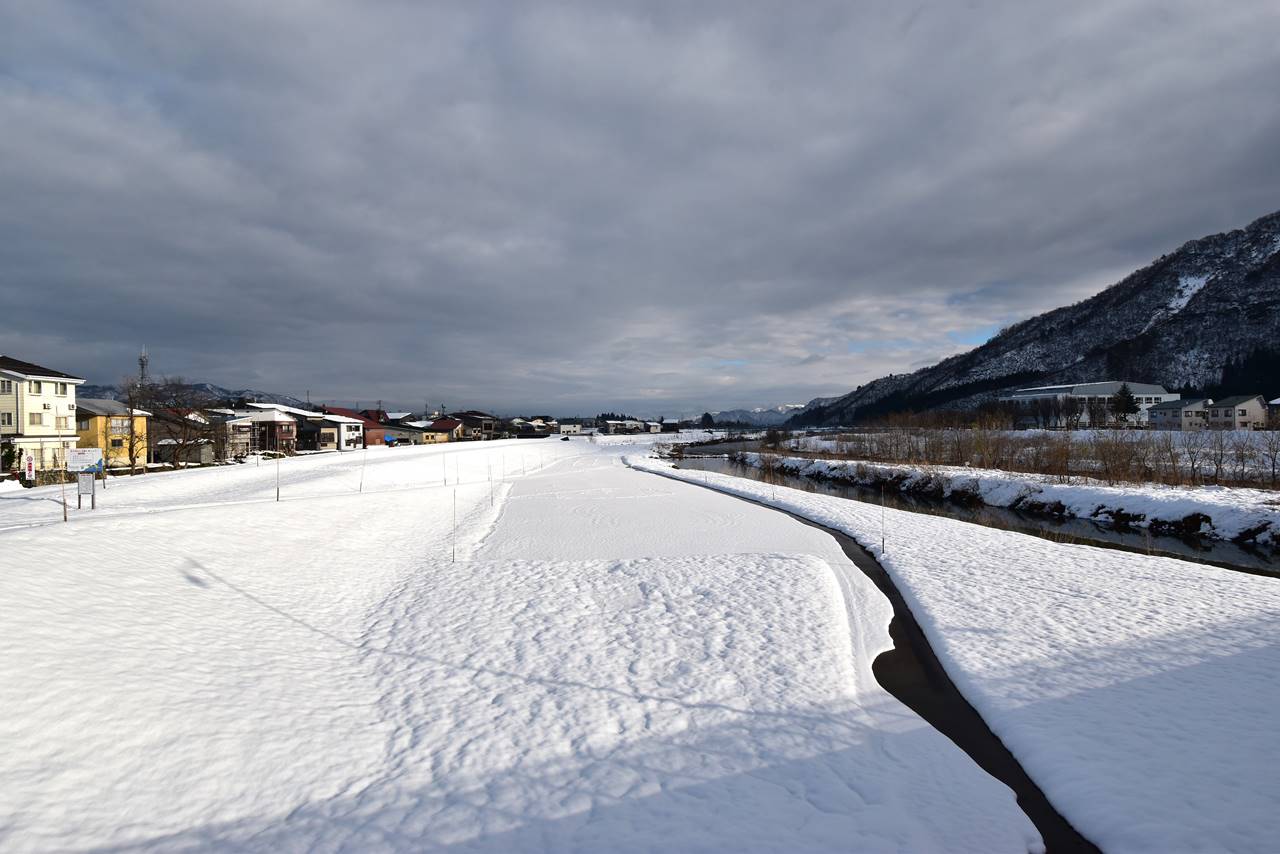 【新潟】坂戸山 六日町の雪景色