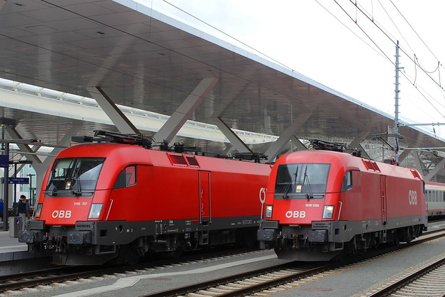 OBB 1116117 and 1016038 are seen at Salzburg Hbf on 28 June 2013.